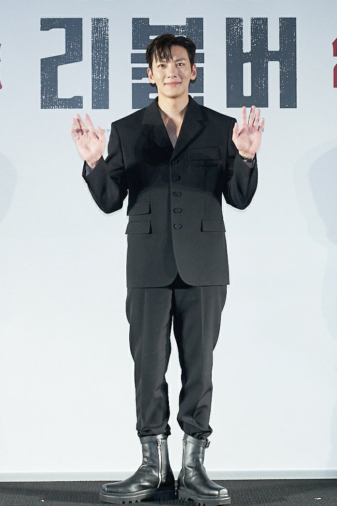 Bay00n87's tweet photo. ✦⸼࣪✧˖ָ࣪ 𖧵ֹֺֽ໋໋݊⭑ࣶࣸ⊹ ࣪✦Andy✦⸼࣪✧˖ָ࣪ 𖧵ֹֺֽ໋໋݊⭑ࣶࣸ⊹ ࣪ ִ✦
#지창욱 #Revolver2024 https://t.co/8i6P7Suf5v