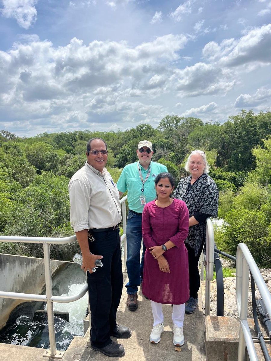 omjasvinMD's tweet image. Chennai Mayor R Priya inspected the San Antonio Water System (our metro water counterpart) in Texas USA on their treated waste water facility through which water is provided to households there in taps 👇🏽