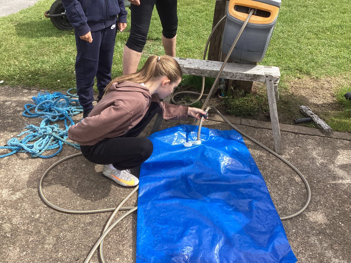 SaintPetersSch's tweet photo. Our children have been working hard to help look after the community orchard in Bartley Green. We are truly living out value of service in our community #StPetersValues #StPetersCatholicLife https://t.co/KYCnbKh9pi