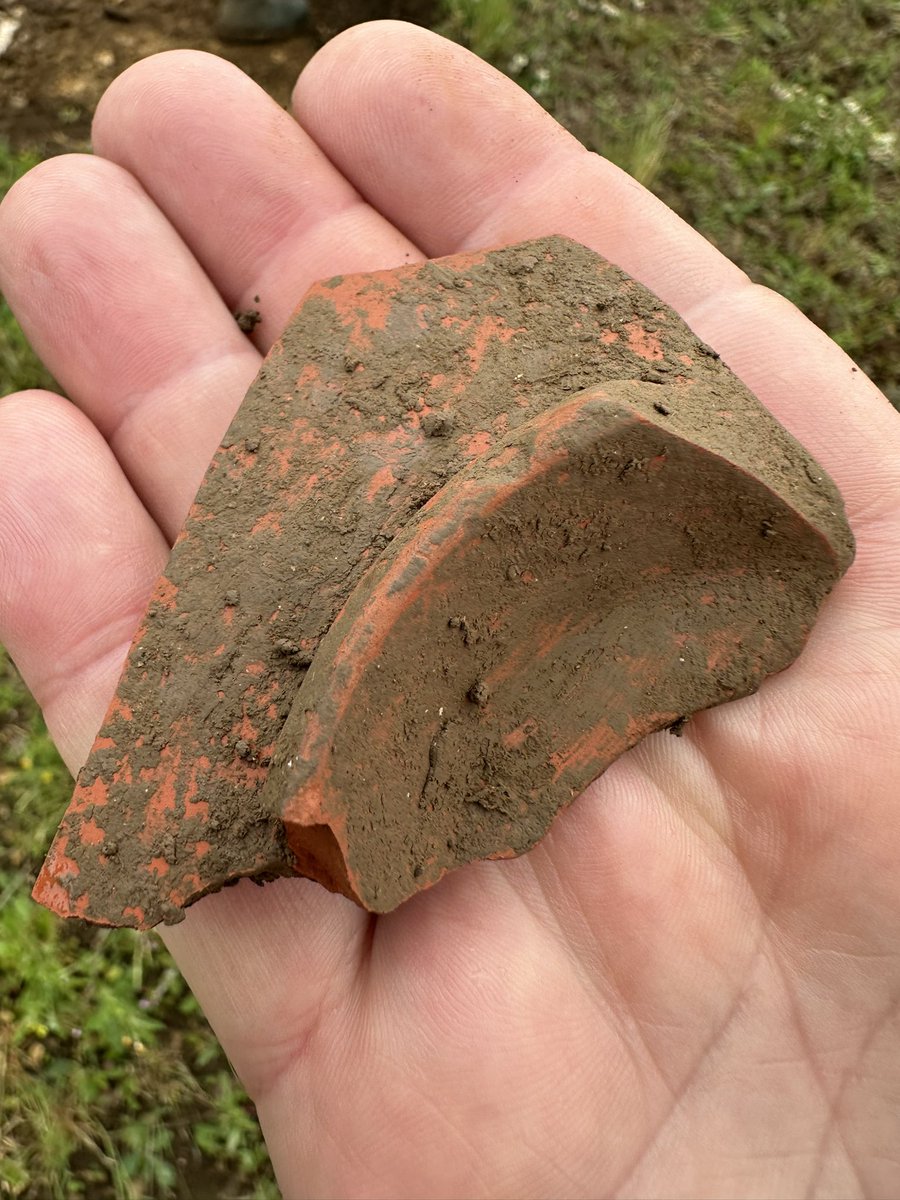 richardhosgood's tweet photo. Starting to uncover the circular feature in trench 2 - will it be Bronze Age or 7th Century? Or will other elements like this Roman sherd be more relevant! @CotswoldArch @thetimeteam #wellbeing #archaeology #veterans #roman #saxon https://t.co/BE7bWnNLCP