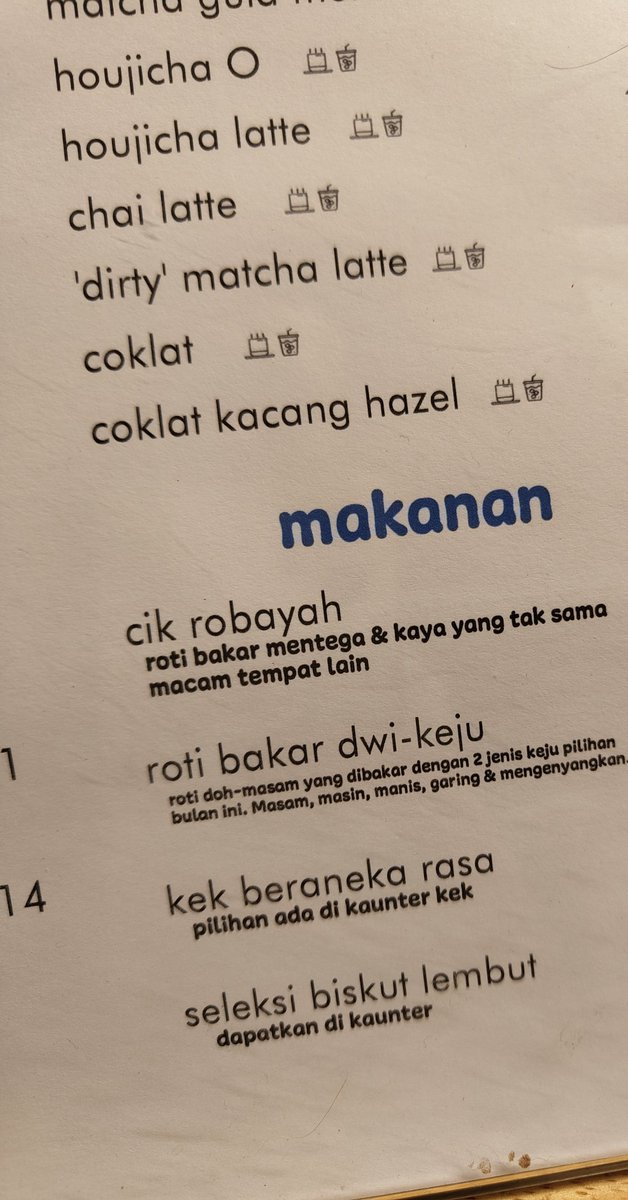 ImannurdinW's tweet photo. Aku memang serius guna BM untuk menu. Sejak dari mula buka lagi. Mana yg aku rasa perlu kekal dgn estetika nama asal, aku kekalkan. 

Tak main-main walaupun ada yang nampak tak serius. 

Pelanggan gelak tu biasalah. Normal, sbb kita dah terlalu biasa guna istilah Barat. https://t.co/py0AkVXYOt