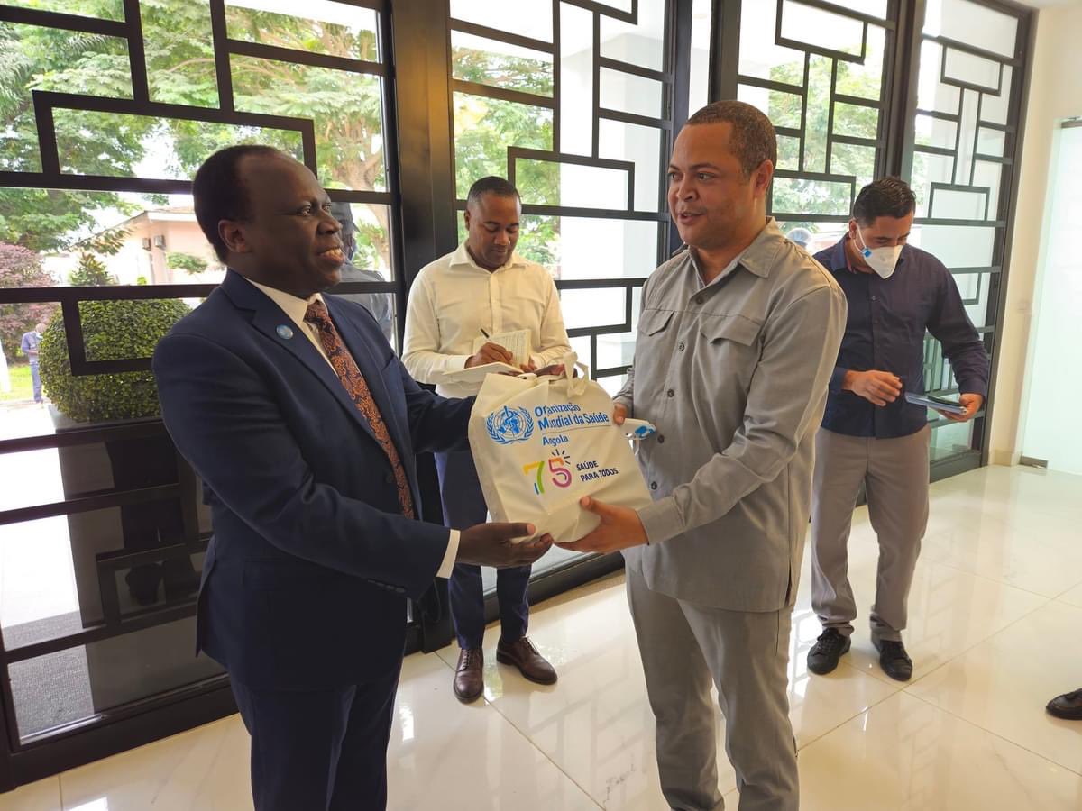 AngolaOms's tweet photo. Today the WHO visited Benguela General Hospital and met with the Vice-Governor. Impressed by the work of the health professionals and the integration of the students from Katyavala Bwila University, we highlight the government's dedication to guaranteeing  #HealthForAll https://t.co/5u1fhOu0w0