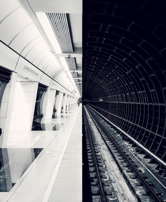 Rainmaker1973's tweet photo. Savyolovskaya subway station in Moscow splits the tunnel in two different worlds 

[📷Yuri Golubinsky] https://t.co/hGKA5t6p0A