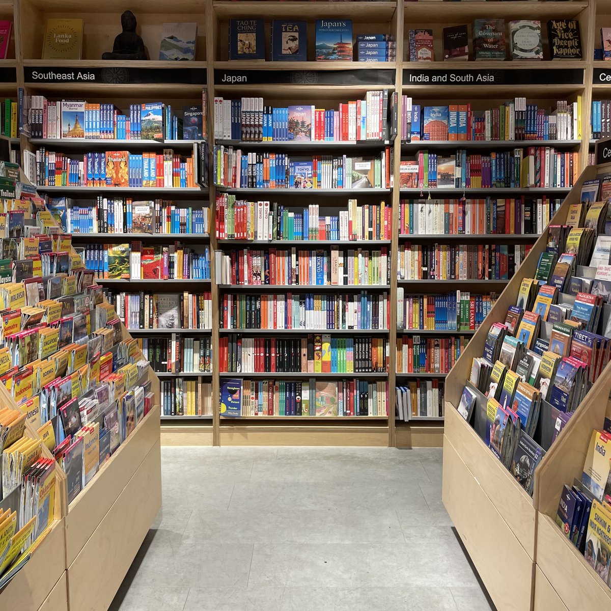 🚨WE ARE HIRING 🚨
We are looking for full-time and part-time booksellers! 

You've never worked in a bookshop before, but you'd love to be surrounded by books and talk about traveling all day? 📚
We would love to hear from you! Apply now at this link stanfords.co.uk/job-v…