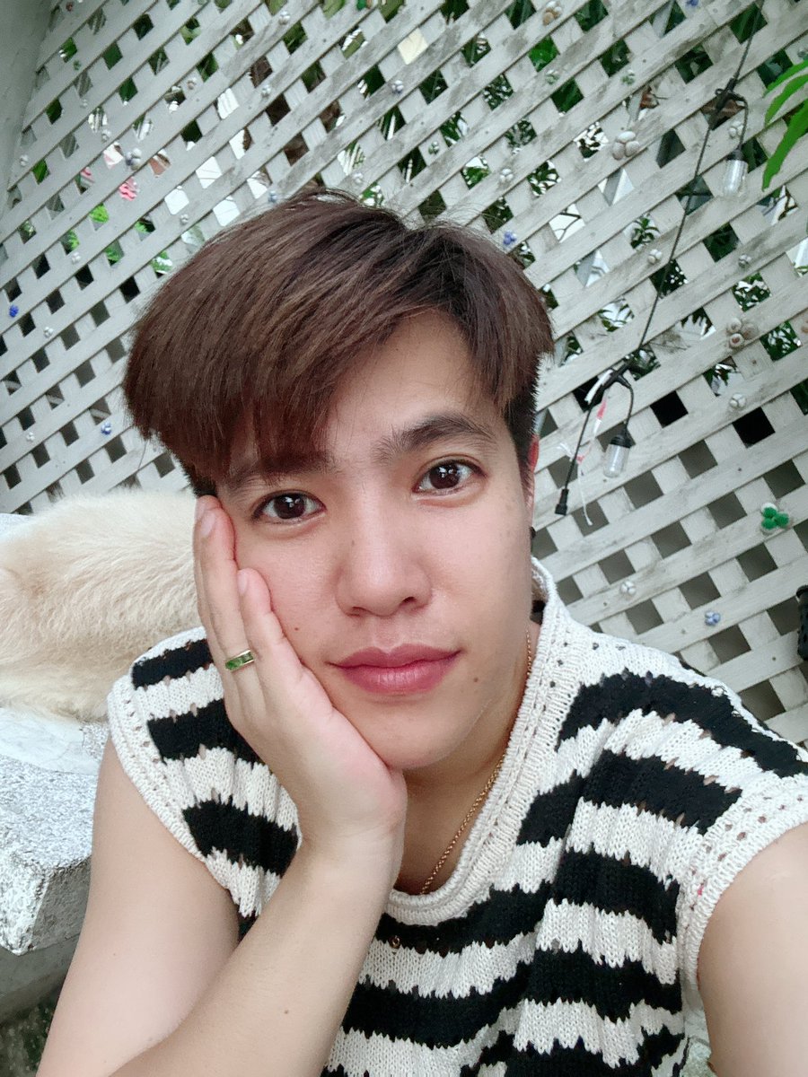 bushzerr's tweet photo. ถ้าอยู่กับใครแล้วอึดอัด…
นั่นไม่ใช่ความรัก… นั่นเรียกความอ้วน🤣🤣 https://t.co/a9oIGAPLBS
