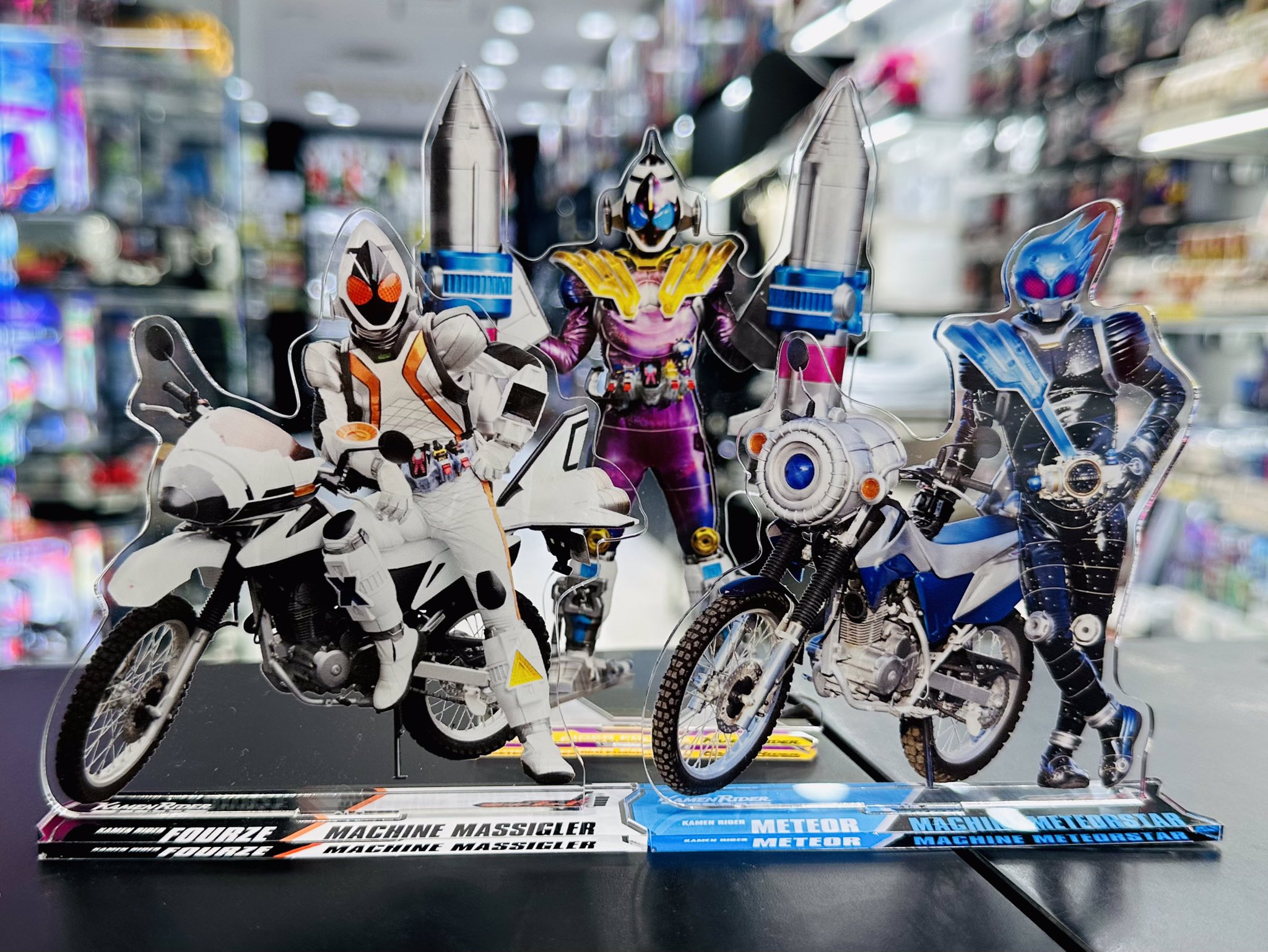 仮面ライダーストア限定　仮面ライダーアクリルスタンド　アクリルブロック 仮面ライダーストア on X: 