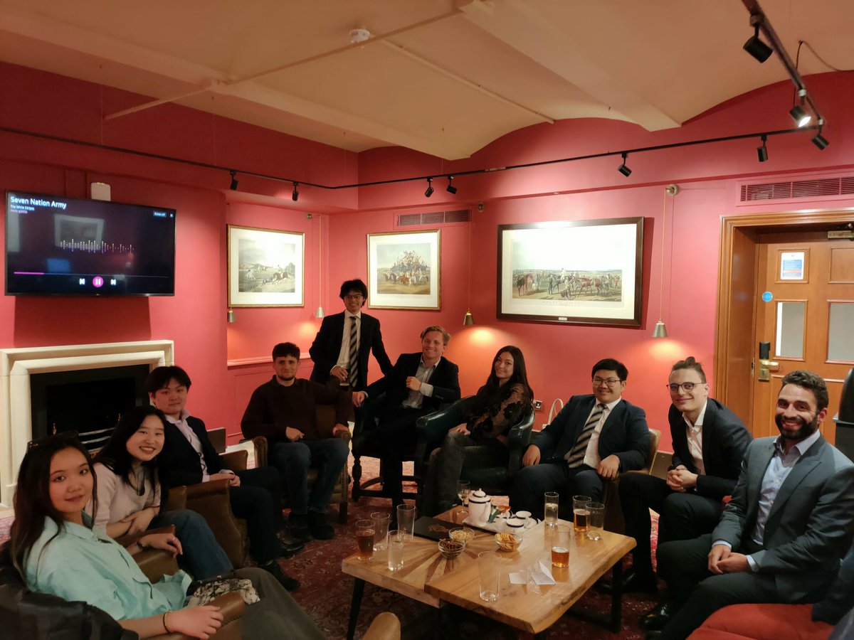 WarwickChessALM's tweet photo. Great @WarwickChess Alumni reunion, before joining @ChessFest (Traflagar Square), this year!

Briefly avoiding the rain, we held our own Blitz Handicap Tournament by St James' Square, followed with dinner in Chinatown - with Warwick Uni Alumni stretching a decade come together! https://t.co/OmONfvzuXt