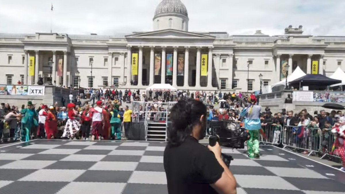 WarwickChessALM's tweet photo. Great @WarwickChess Alumni reunion, before joining @ChessFest (Traflagar Square), this year!

Briefly avoiding the rain, we held our own Blitz Handicap Tournament by St James' Square, followed with dinner in Chinatown - with Warwick Uni Alumni stretching a decade come together! https://t.co/OmONfvzuXt