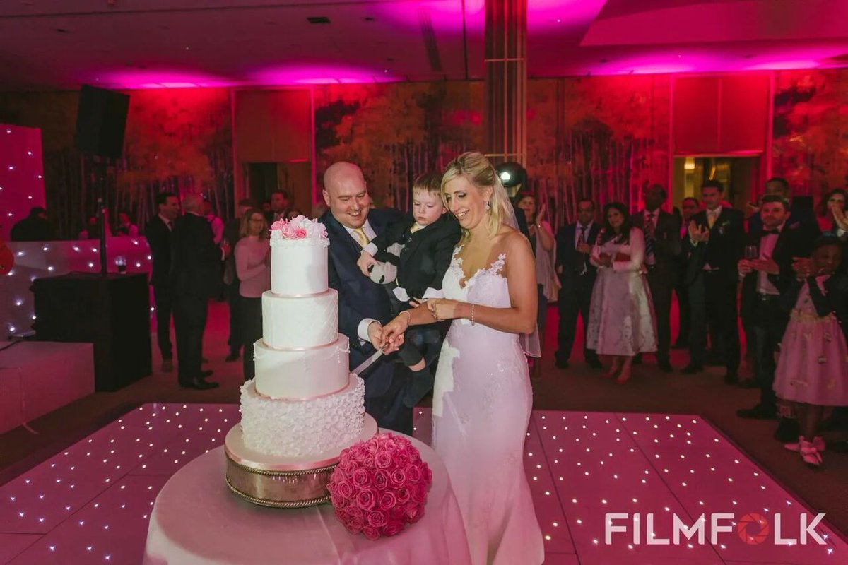 filmfolk's tweet image. Cutest cake cutting crew ever!😊

Who needs a professional cake cutter when you 
have a little helper this cute?👌

Head to our website to see the full cake-cutting cuteness! ➡️ filmfolk.com
.
.
.
.
.
#weddingmoments #weddingvibes #weddinghighlights #weddinginspirati…