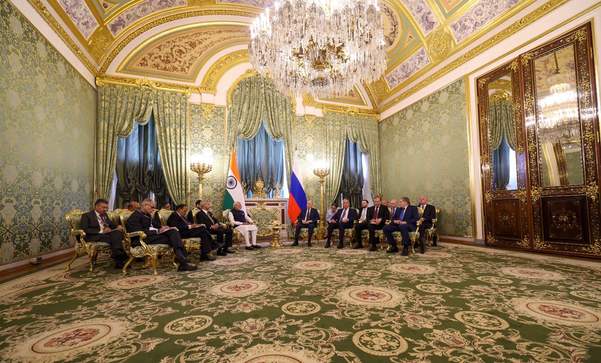 narendramodi's tweet image. Held productive discussions with President Putin at the Kremlin today. Our talks covered ways to diversify India-Russia cooperation in sectors such as trade, commerce, security, agriculture, technology and innovation. We attach great importance to boosting connectivity and…