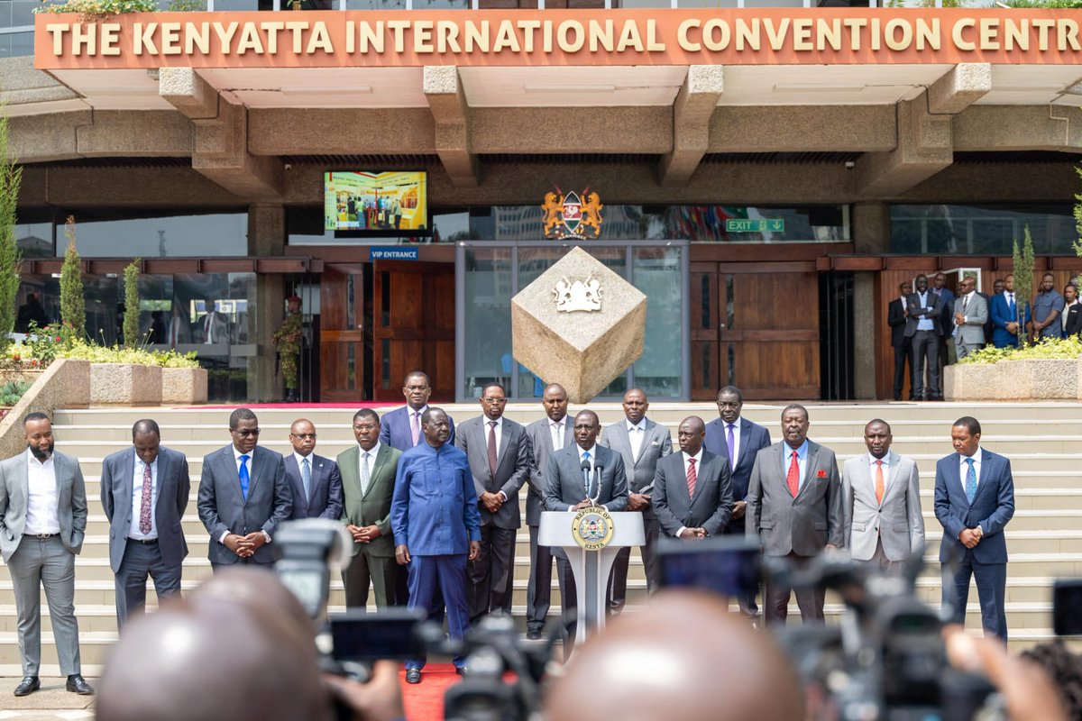 wanjaah's tweet photo. Kenya's population is: 50.45 % women, 2.2% disabled, 19 years is the  median age, with 80%  being below 35 years.
@RailaOdinga , who is we?
This 📸 is problematic. https://t.co/VyX0UPRlCk