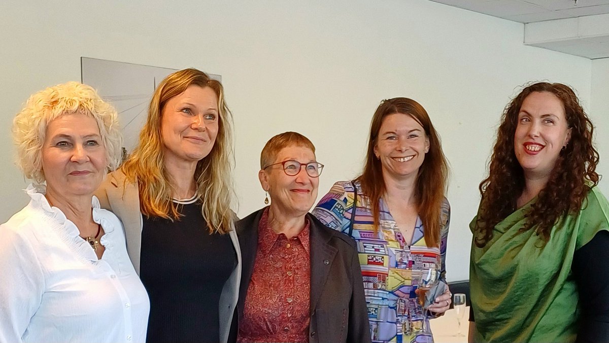 Together with the wonderful <a href="/Julie_Laursen_/">JulieLaursen</a>, I recently had the privilege of examining <a href="/KoffeldSylvia/">Sylvia Koffeld-Hamidane</a>'s PhD at Universitetet i Sørøst-Norge (USN) 🇳🇴 She offered excellent insights on desistance and resettlement support in Norway.

Happy congratulations Dr Koffeld-Hamidane! 👏💐🥂