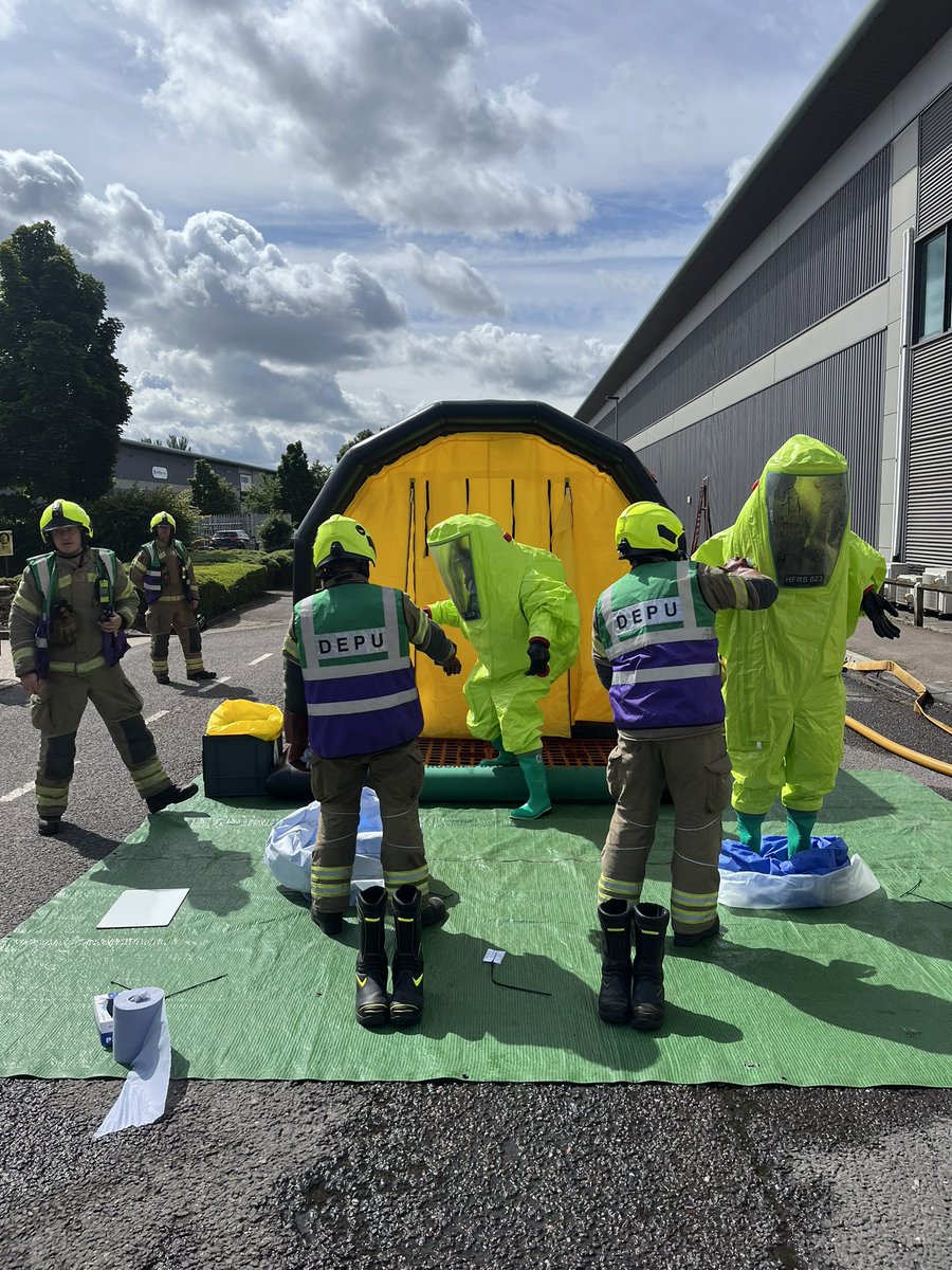 James Rossano Bull (@999firebull) on Twitter photo Mobilised as Hazmat Tactical Advisor as part of a large scale response to a chemical spill in Stevenage. Effective joint response from partner agencies lasting most of the day led to a safe resolution <a href="/HFRS/">Herts Fire & Rescue</a> <a href="/EEAST_HART/">EEAST_HART</a> <a href="/EastEnglandAmb/">EEAST Ambulance Service</a> <a href="/HertsPolice/">Herts Police</a> <a href="/EnvAgency/">Environment Agency</a> <a href="/tacticalhazmat/">Tactical Hazmat</a> Mobilised as Hazmat Tactical Advisor as part of a large scale response to a chemical spill in Stevenage. Effective joint response from partner agencies lasting most of the day led to a safe resolution <a href="/HFRS/">Herts Fire & Rescue</a> <a href="/EEAST_HART/">EEAST_HART</a> <a href="/EastEnglandAmb/">EEAST Ambulance Service</a> <a href="/HertsPolice/">Herts Police</a> <a href="/EnvAgency/">Environment Agency</a> <a href="/tacticalhazmat/">Tactical Hazmat</a>