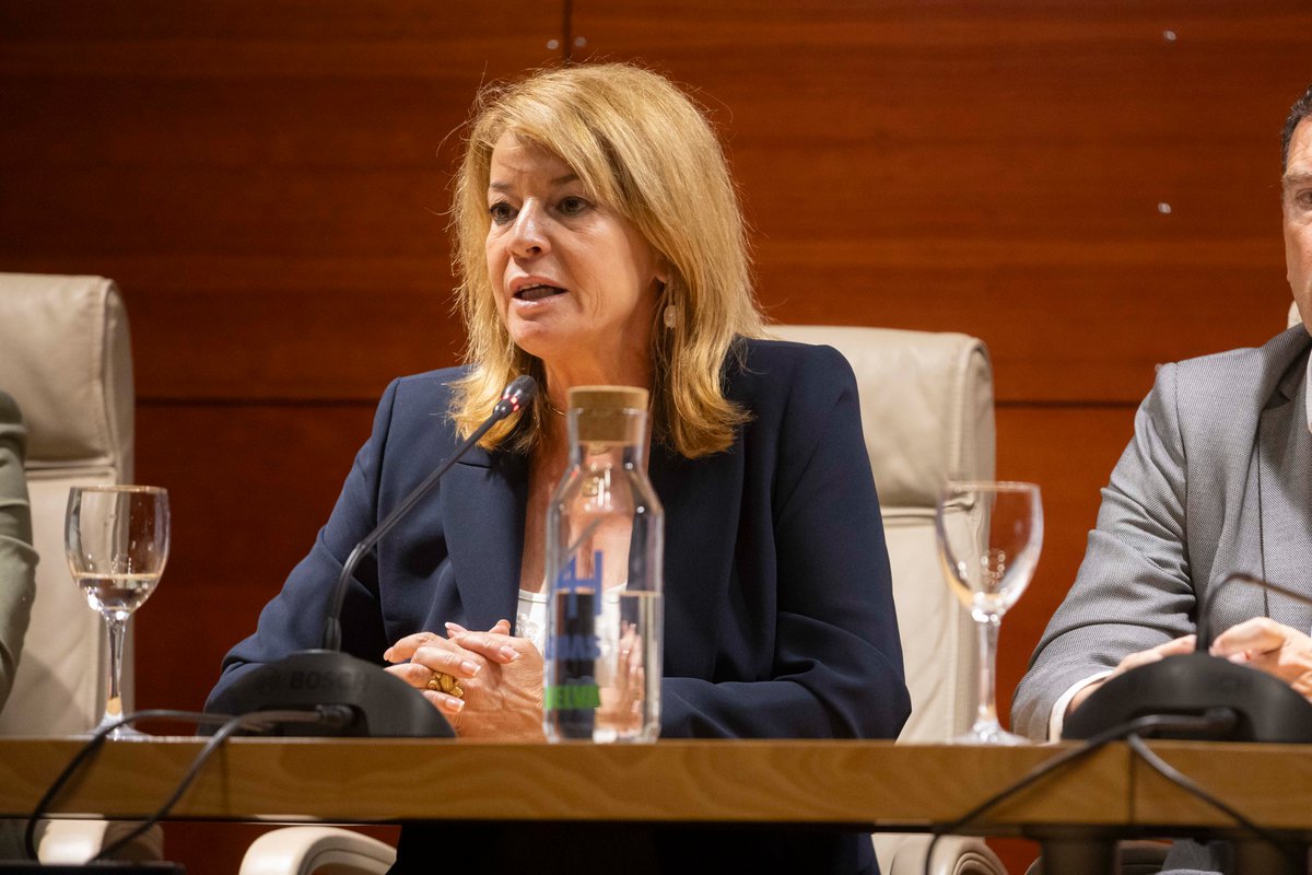 Ayuntamiento Huelva (@aytohuelva) on Twitter photo 👥📊El tejido empresarial onubense se da cita en un encuentro de la <a href="/LachambreEsp/">Cámara de Comercio Franco-Española</a> en la <a href="/APHuelva/">Puerto de Huelva</a>.
🌐Una oportunidad para redundar en el bienestar económico y social de #Huelva, así como dar a conocer y mostrar las enormes posibilidades de futuro de esta ciudad. 👥📊El tejido empresarial onubense se da cita en un encuentro de la <a href="/LachambreEsp/">Cámara de Comercio Franco-Española</a> en la <a href="/APHuelva/">Puerto de Huelva</a>.
🌐Una oportunidad para redundar en el bienestar económico y social de #Huelva, así como dar a conocer y mostrar las enormes posibilidades de futuro de esta ciudad.