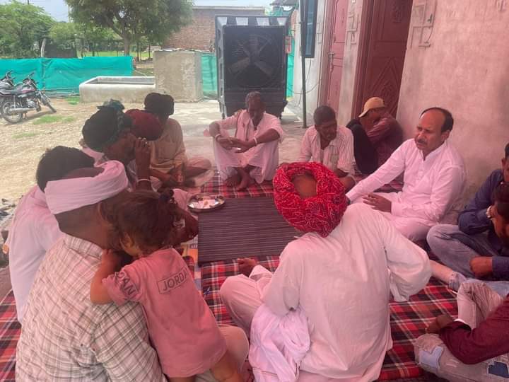 MahendraGu92910's tweet photo. देवली उनियारा विधानसभा क्षेत्र में जन संपर्क के दौरान वरिष्ट जनों से देवली उनियारा में आगामी विधानसभा चुनाव के संदर्भ में चर्चा हुईं। @SachinPilot
#Devali #uniara #tonk #rajasthan @kcmeena1966 https://t.co/BF3UHBf0e2
