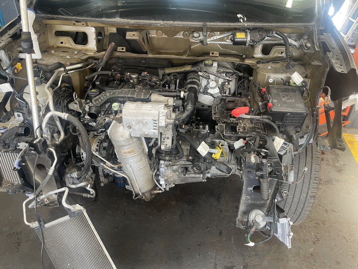BandKWilliams's tweet photo. Bron iawn yna!! 💪🙈 Joban handi medda nhw !! Chekio golau EML wedi troi yn injan newydd #hwylasbri #diagnostics #garejlleol 
Nearly there 💪🙈handy little job they said !  How a EML light turned into a new engine fitted ! #allgoodfun #diagnostics #localgarage https://t.co/NcEUSXr7Nm