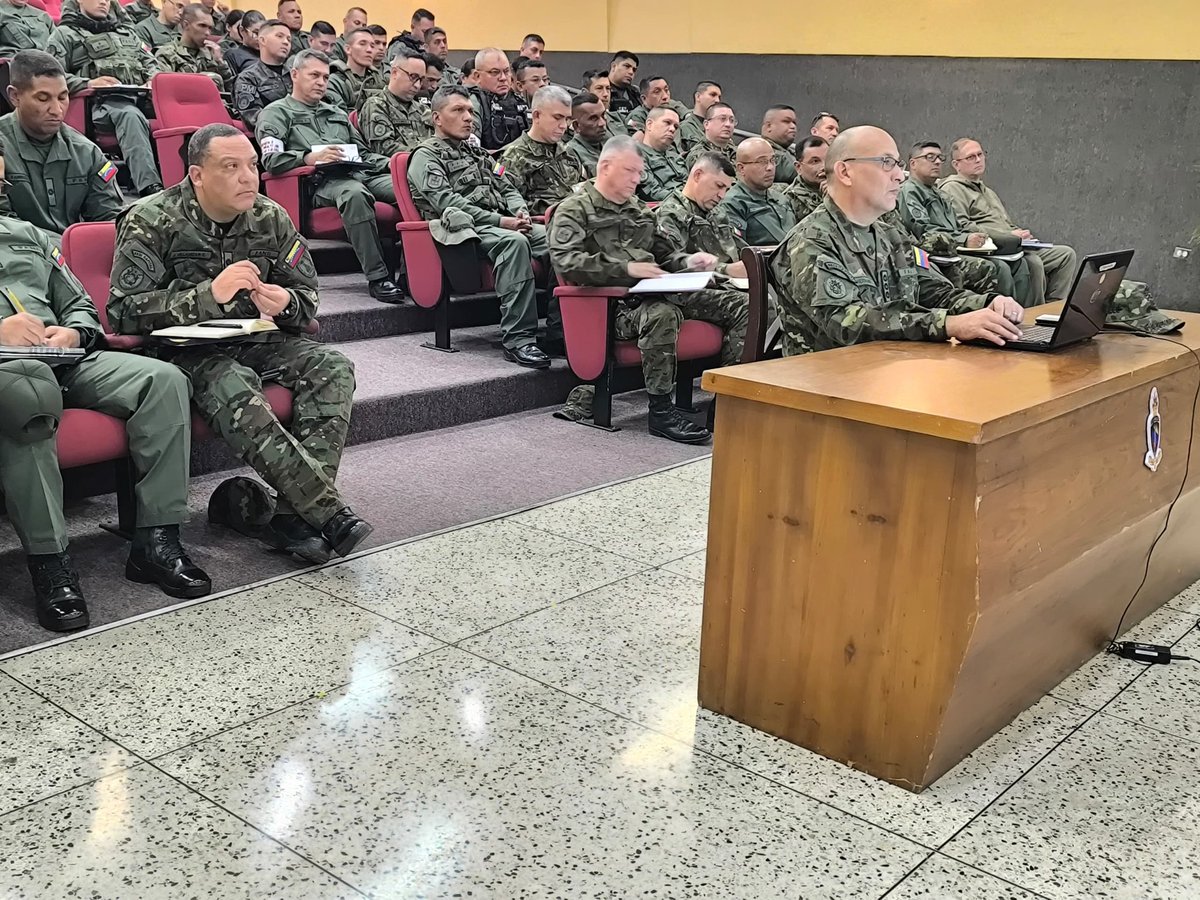 hljohan's tweet photo. #FANB en apoyo al @cneesvzla a través de todos los medios tecnológicos de instrucción y capacitación ha recibido; más de 300 horas de instrucción; para garantizar los derechos políticos de los venezolanos y las venezolanas en preparación para la “Elección Presidencial 2024”. https://t.co/oiQ3slIaVP