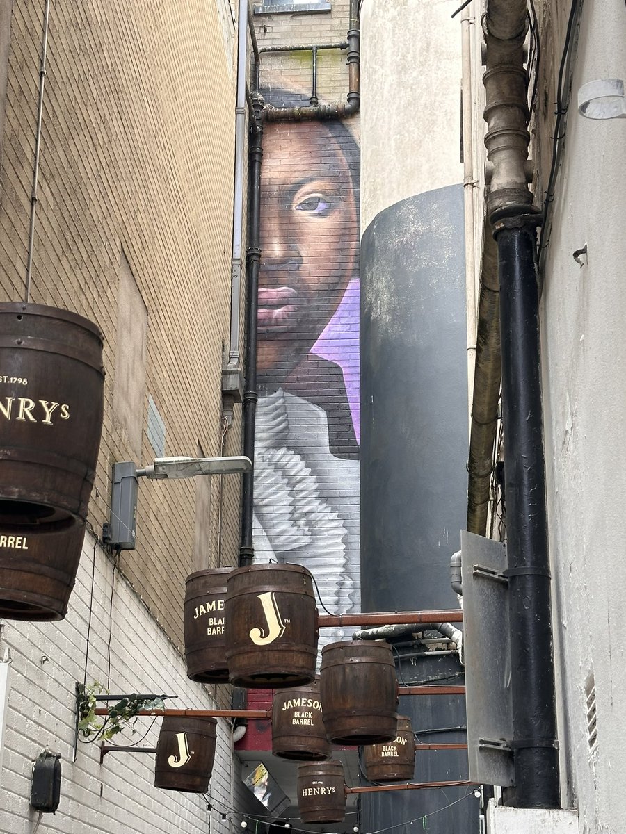 Spatchmo's tweet photo. #Belfast Art https://t.co/BYXjM14czE