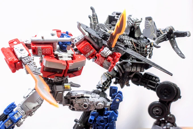 SSビー覚オプのエネルゴンソードを複製 クリアに蛍光レッド+クリアイエローで成型したけど、ガンメタを塗ったら暗く落ちちゃった