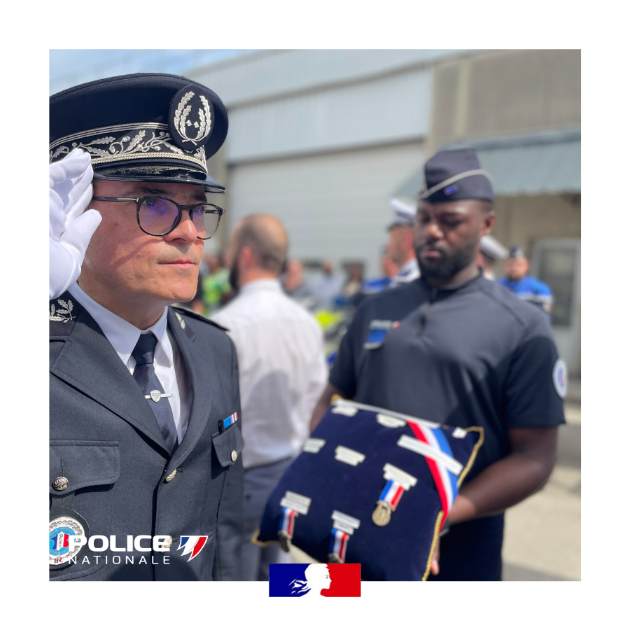 PoliceNat77's tweet photo. #JournéeDeLaPoliceNationale | Ce matin avait lieu la cérémonie de la @PoliceNationale, en présence de M. le @Prefet77.

Hommage aux policiers décédés dans leurs fonctions 🕊️ et honneur rendu à ceux qui se sont illustrés cette année avec 6⃣1⃣ médailles décernées.

#Protéger https://t.co/xs40ovSj7e