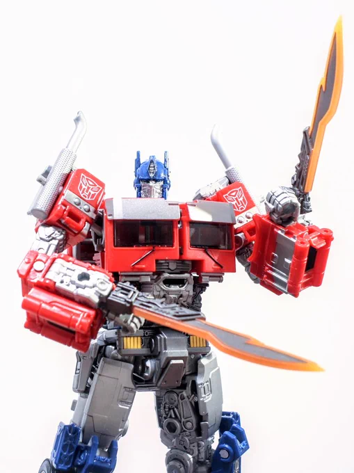 SSビー覚オプのエネルゴンソードを複製 クリアに蛍光レッド+クリアイエローで成型したけど、ガンメタを塗ったら暗く落ちちゃった