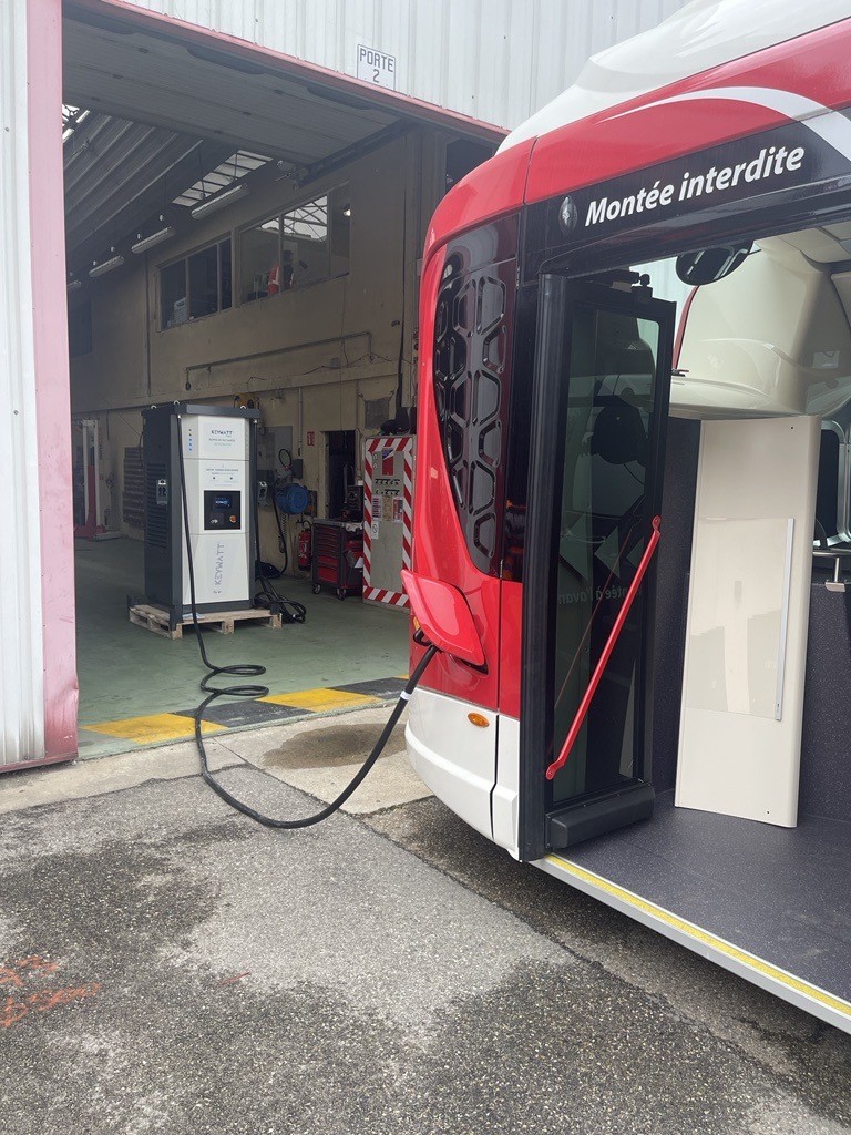 La borne de recharge Keywatt S180 capable de charger un bus Heuliez GX !

Sans aucune interruption ou problème technique. 
Cette réussite confirme la fiabilité et la performance de notre technologie de recharge.

En savoir plus sur le sujet : 
ies-synergy.com/la-borne-de-re…

#EV #VE