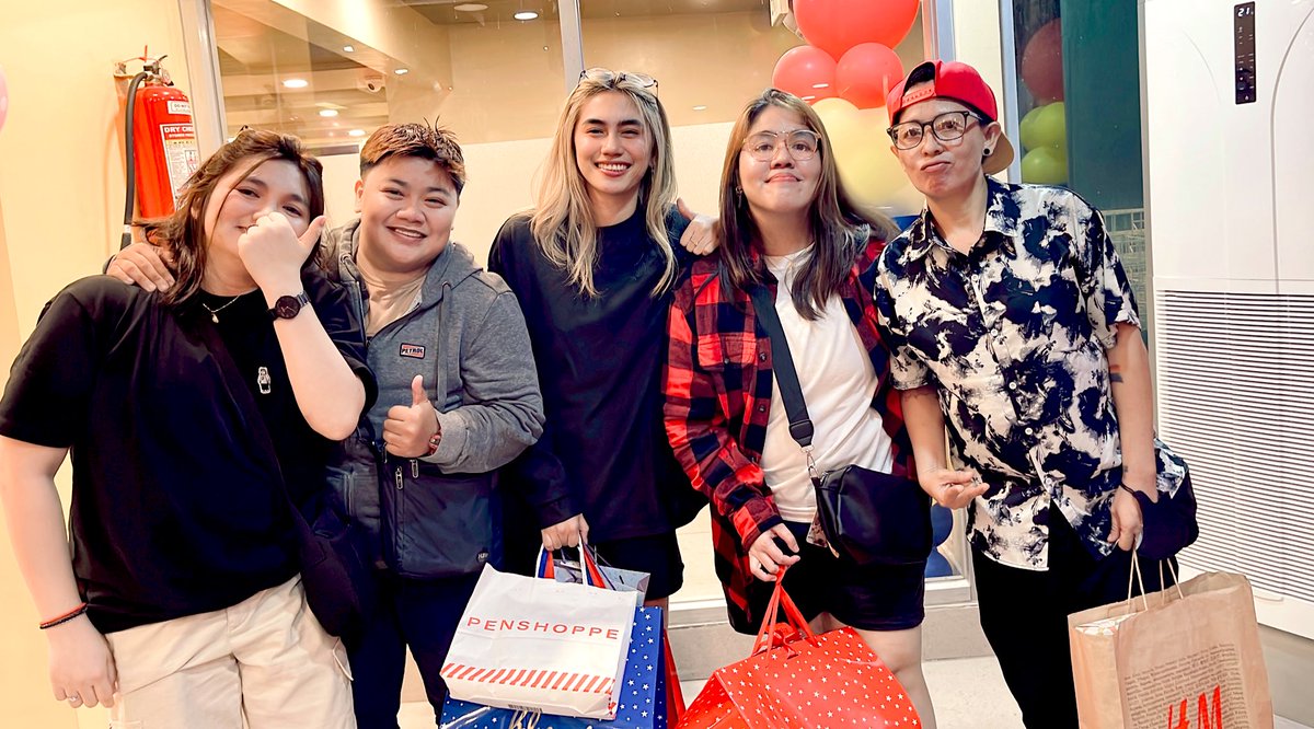 jose_frozen's tweet photo. Sayang ndi buo pero subrang thankful kame sa friendship na nabuo ng dahil kay aj kahit minsan may mga ndi pag kakaintindihan basta mahal ka namen Aj  🖤🖤🖤🖤 https://t.co/u5iOPHaMXy
