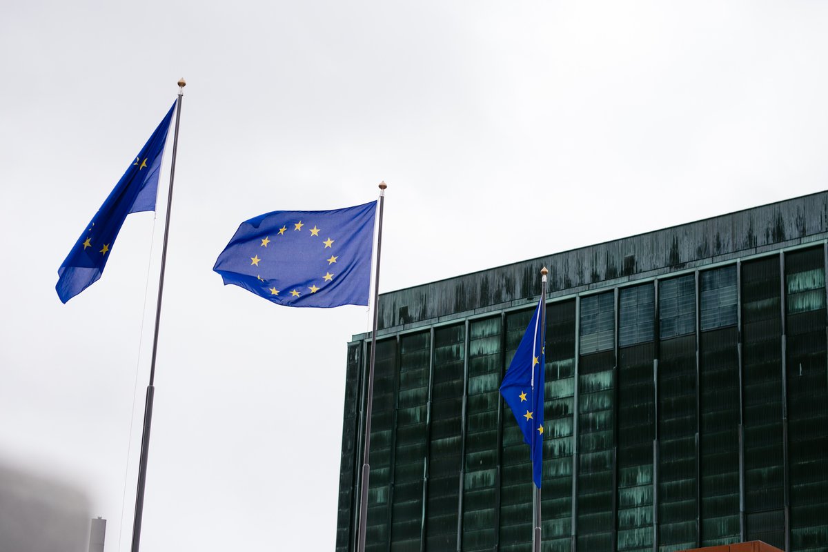 Suomalaisen ja eurooppalaisen politiikan suuri vaikuttaja, entinen pääministeri Paavo Lipponen saapuu Eurooppa-foorumiin ke 28.8. kertomaan näkemyksiään Euroopan ja Suomen tulevaisuudesta. Hän pitää vuotta 2025 merkittävänä käännekohtana, eräänlaisena Euroopan kohtalon vuotena.