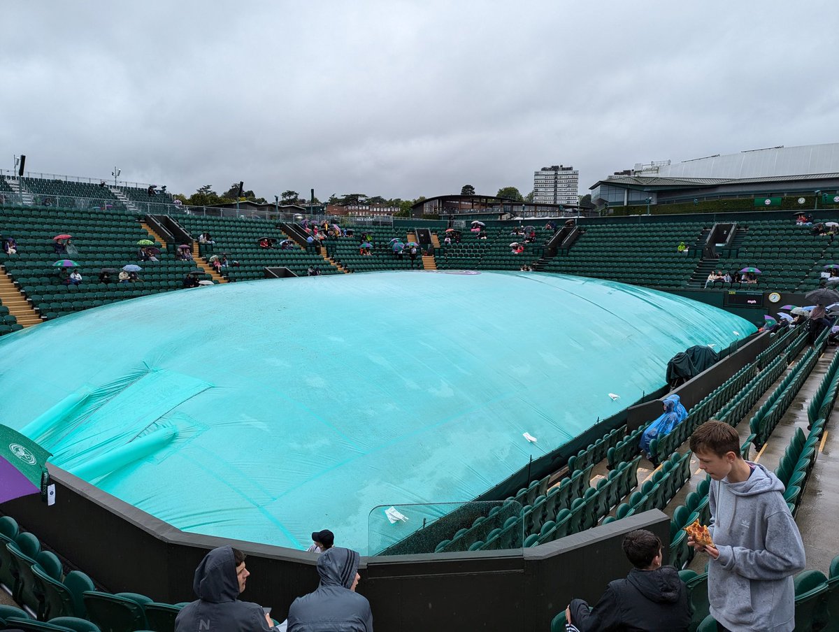 JEZxEVERYTHING's tweet photo. Not looking promising for any play at #Wimbledon today but very few places I'd rather be getting wet drinking wine!
#wimbledon2024 #rainedoff #raindelay #anyonefortennis #nogofuckyourself https://t.co/jNqTEtgkGn
