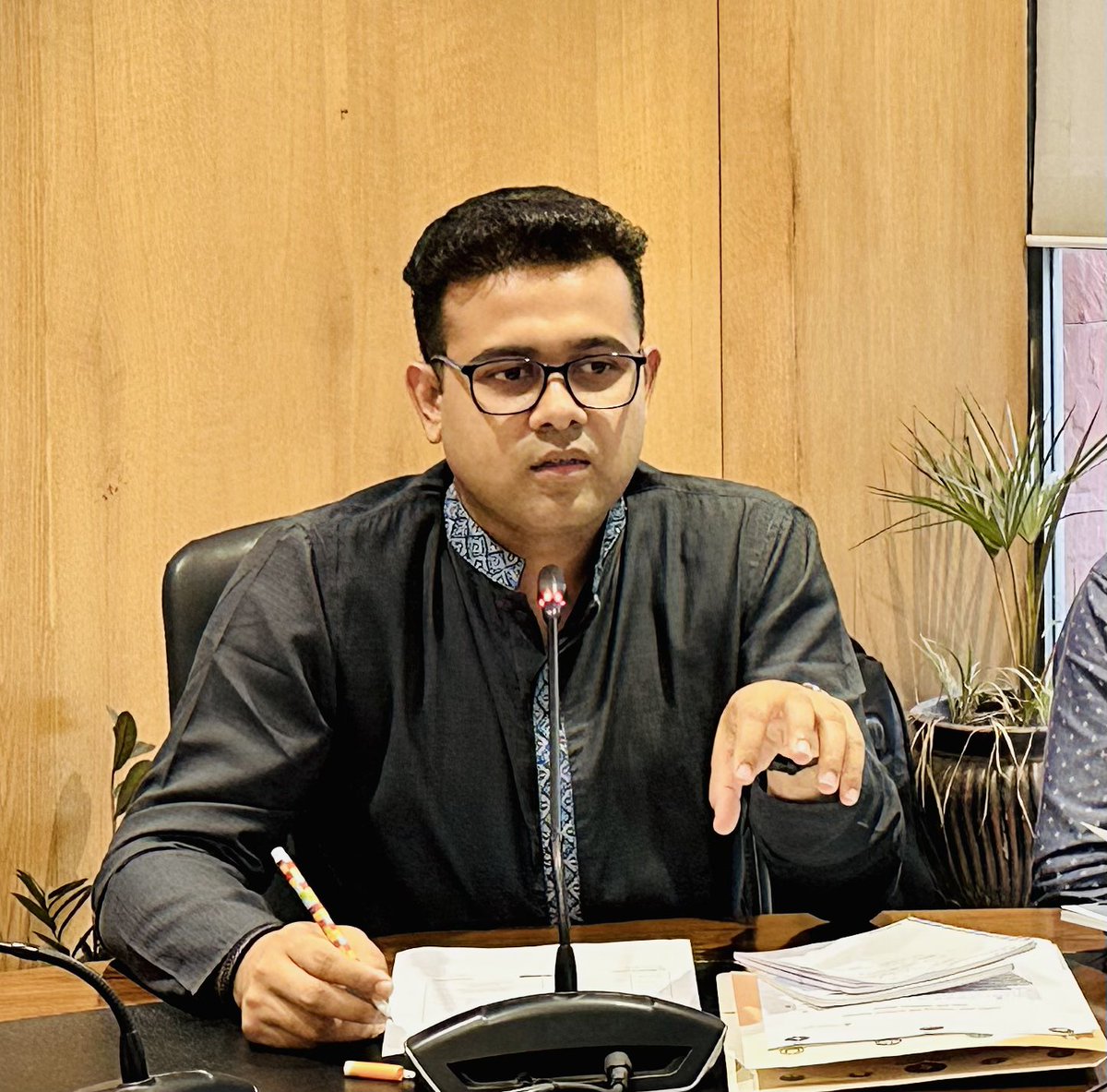 SMShaikat1's tweet image. The swearing-in ceremony of the newly elected youth councilors of Narayanganj Urban Youth Council was held today. City Mayor Dr. Selina Hayat Ivy administered the oath.

This @serac_bd project received financial support from the @UNDemocracyFund as @UNHABITAT .