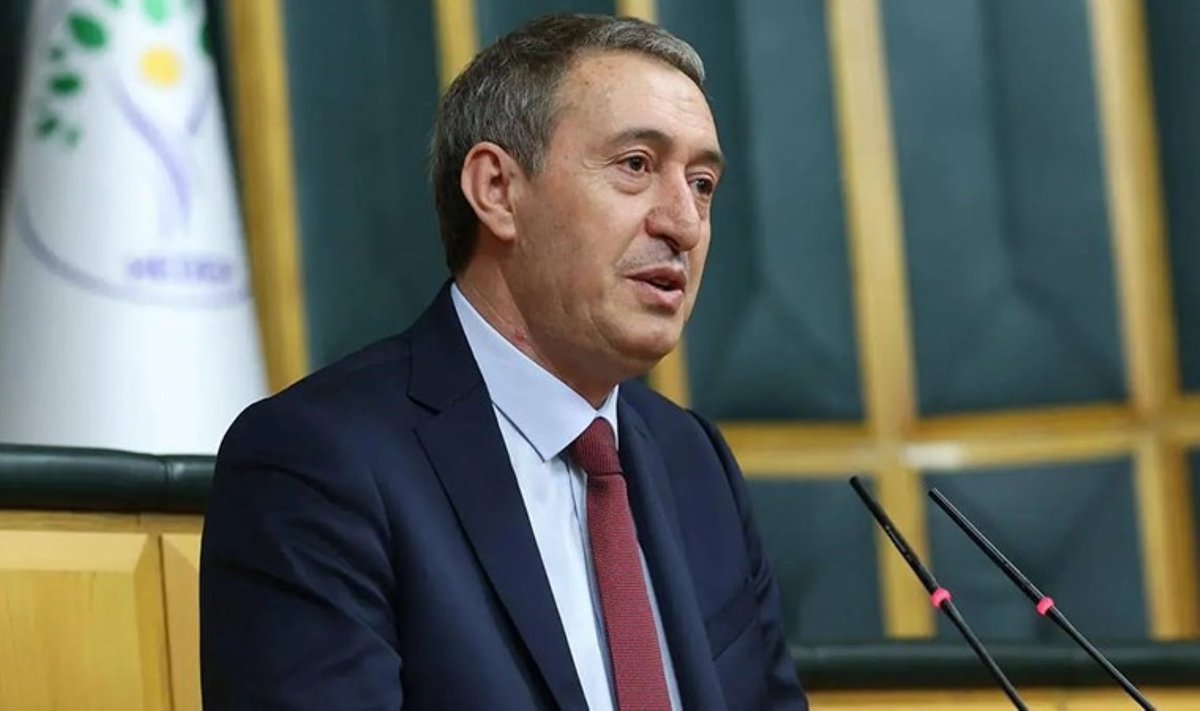 📌Bakırhan, Özgür Özel’in Erdoğan ile Esad arasında arabuluculuk yapma önerisini eleştirerek, "Özel, Erdoğan’la Esad arasında Kürt karşıtı bir ittifak mı kurmaya çalışıyor? Bu ne sana, ne bize, ne de Türkiye halklarına fayda sağlar" dedi.

🔹t.me/ZeitungNews