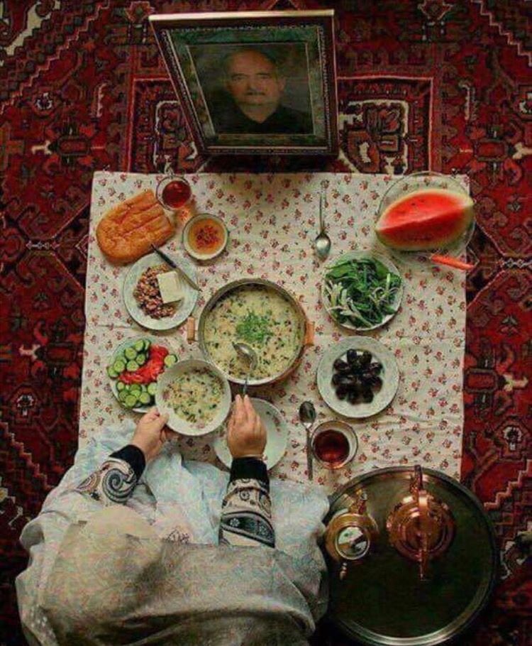 İzdiham okuyanlar ileride böyle olacak. Yalnız kalsa da iki kişi olarak kahvaltı edecekler, iki kişi olarak yemek yiyecekler.