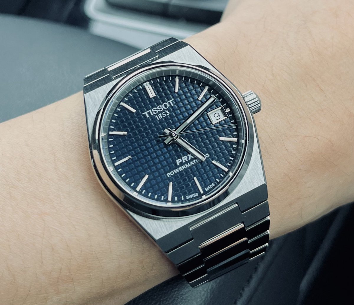 Chrono_Ver's tweet photo. なんだか最近、曇りの日にあえてPRXを着けている気がします笑

#腕時計 #TISSOT #PRX https://t.co/NDP2S8r05B