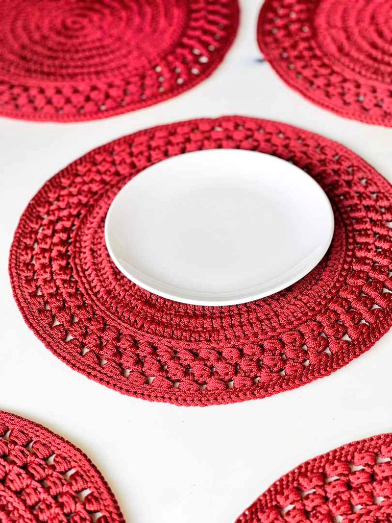 ascilla_k's tweet image. Add a dash of personality to your dining table, coffee table, or even your home office with our hand made creations. Order now and let the art of handmade charm your living spaces. #tablemats #placemats #tablerunners #handmade #crotchet @ascilla_k