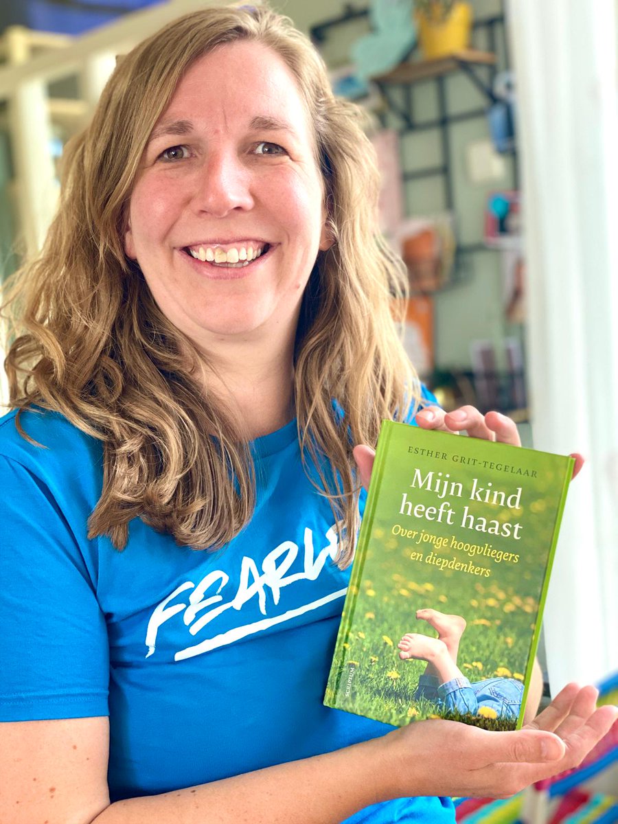 Hoera, het is er! 'Mijn kind heeft haast' - Esther Grit-Tegelaar. Omdat vroeg signaleren van hoogbegaafdheid van essentieel belang is, en ouders daarin een grote rol spelen. Voor alle ouders van jonge, pientere kinderen. Pre-order: forms.gle/MibxHcANE9p2ut…
