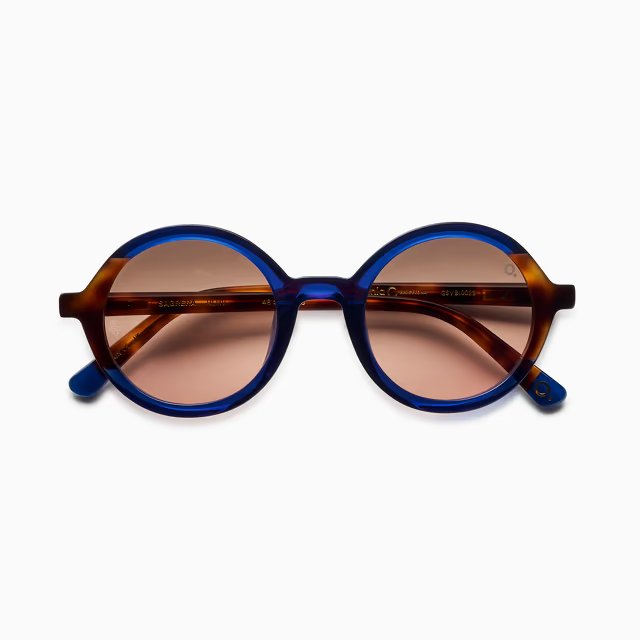OpticaEuropa's tweet photo. Tan deslumbrantes que son las favoritas de las estrellas: @EtniaBarcelona 🤩
¿Has elegido ya las gafas que se irán de vacaciones contigo?
#nosvemos #óptica #visión y #estilo https://t.co/6CNe2Jakap