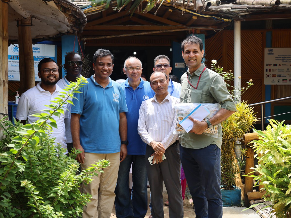 RohingyaResp's tweet photo. 🇨🇦Head of cooperation for @RohingyaResp, @viaprakash made his final visit to CXB.

@GAC_Corporate's support for skills, livelihoods, development, protection initiatives++ had a significant impact for #Rohingyas.

Thank you for your invaluable contributions to #refugees &amp; 🇧🇩hosts. https://t.co/lfwDeeVTGM