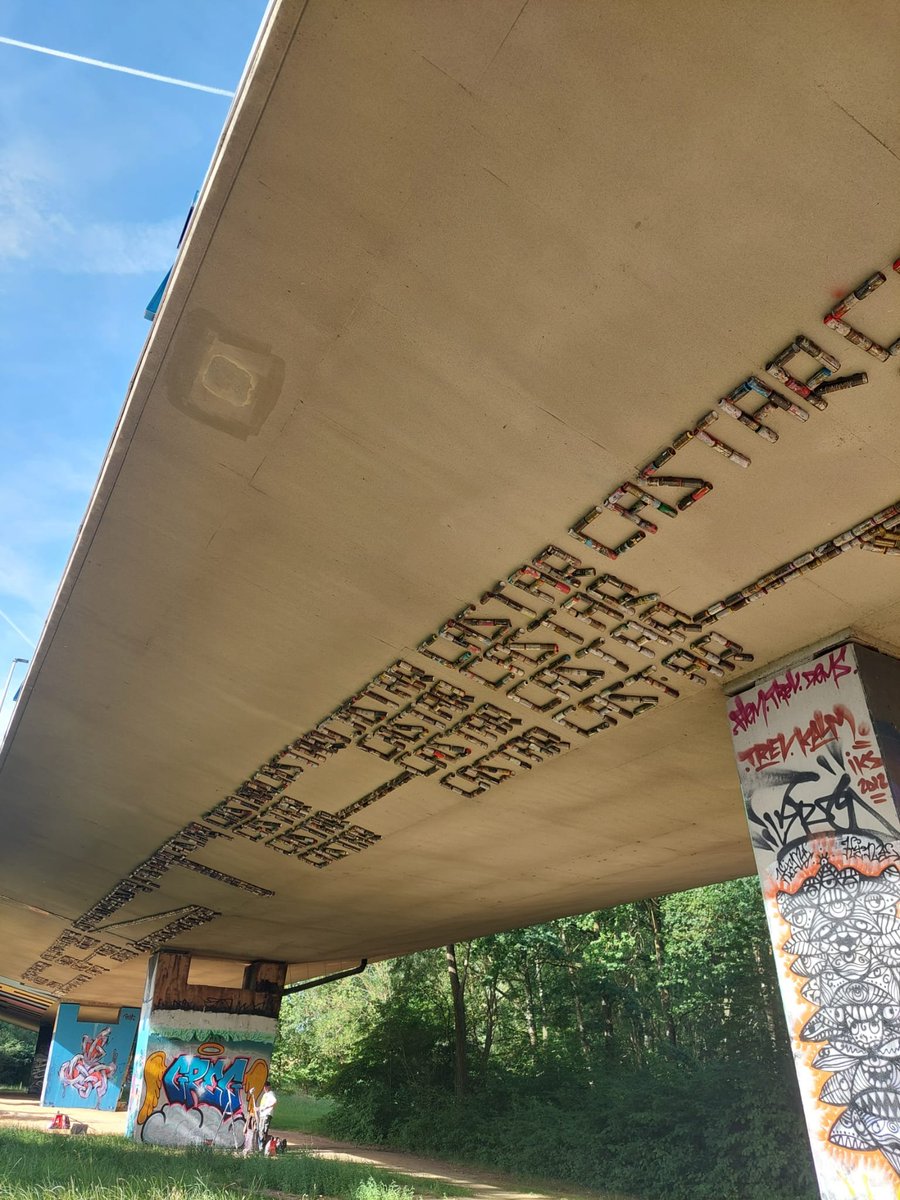 dimitristrobbe's tweet photo. Gezien in #Anderlecht:🚗 intrados viaduc Marius Renard 🎨 kunstinstallatie met graffiti-bussen
#Castar #neerpede #cans #roof #picture
https://t.co/0ztlrG6WYe https://t.co/HCEm9fnhNR