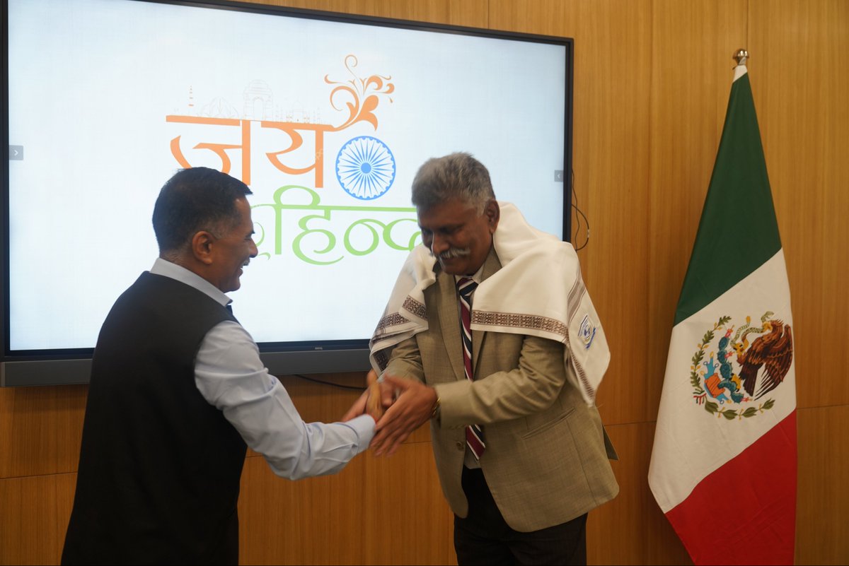 SISSP_RRU's tweet photo. Honoured to have Shri Ravi Verma, IRS (Retd), at @SISSP_RRU @RakshaUni. ๐ He delivered an insightful lecture on money laundering, enhancing our understanding of financial crimes and their prevention. ๐ผ๐ #MoneyLaundering #LawEnforcement #SISSP #RRU https://t.co/64gI42fal6