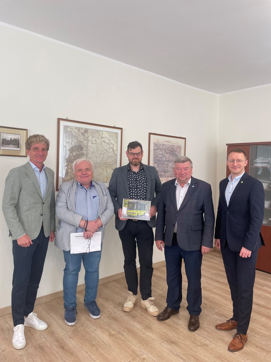 Dariusz Poloński and <a href="/autonomia_mkwia/">av_mikolaj_kwiatkowski</a>  had the pleasure of meeting with the board members of #PKMKatowice. The purpose of the discussion was to summarize both stages of the #AutonomousMinibus #Blees BB-1 tests, which operated in the Dolinia Trzech Stawów.
#UrbanMobility
