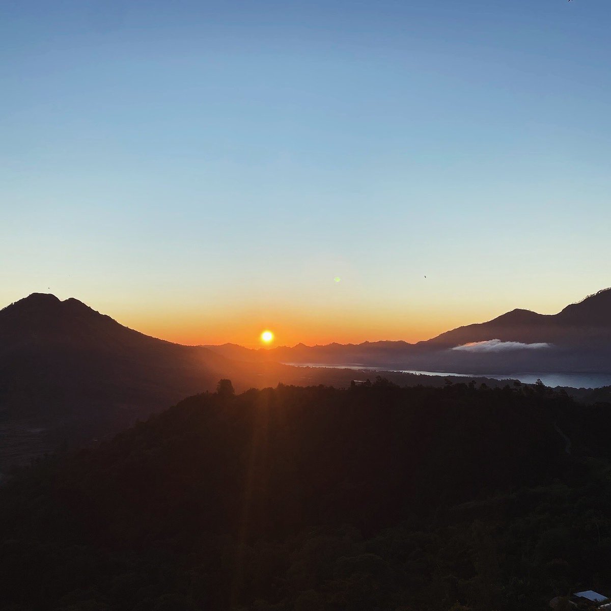 OziNans's tweet photo. Sunrise di Kintamani. Pemandangan yang tersergam indah. https://t.co/WOx1yWuw3y