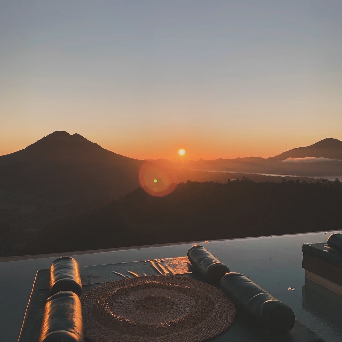 OziNans's tweet photo. Sunrise di Kintamani. Pemandangan yang tersergam indah. https://t.co/WOx1yWuw3y