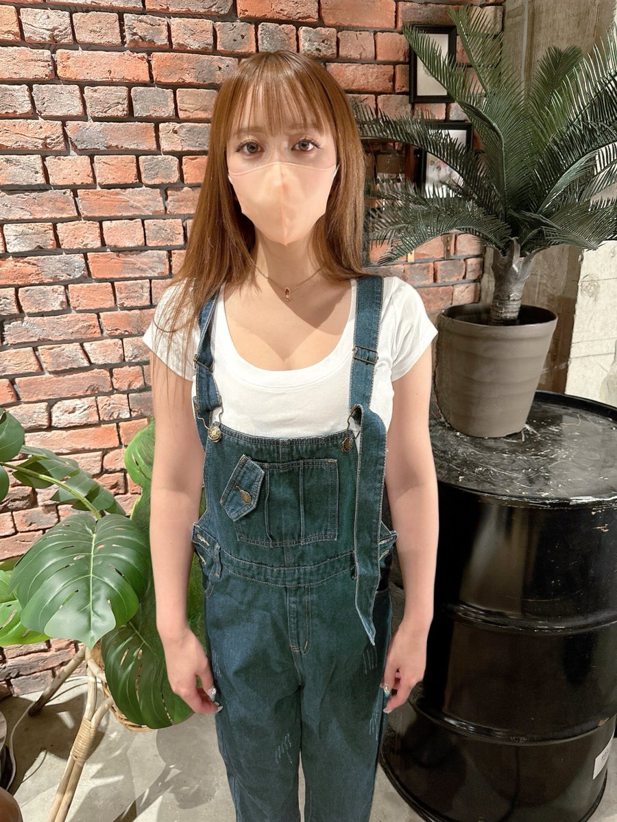 xusa4x's tweet photo. 地味な格好だけど、実るところは実ってる... https://t.co/yyEAcgEX5w