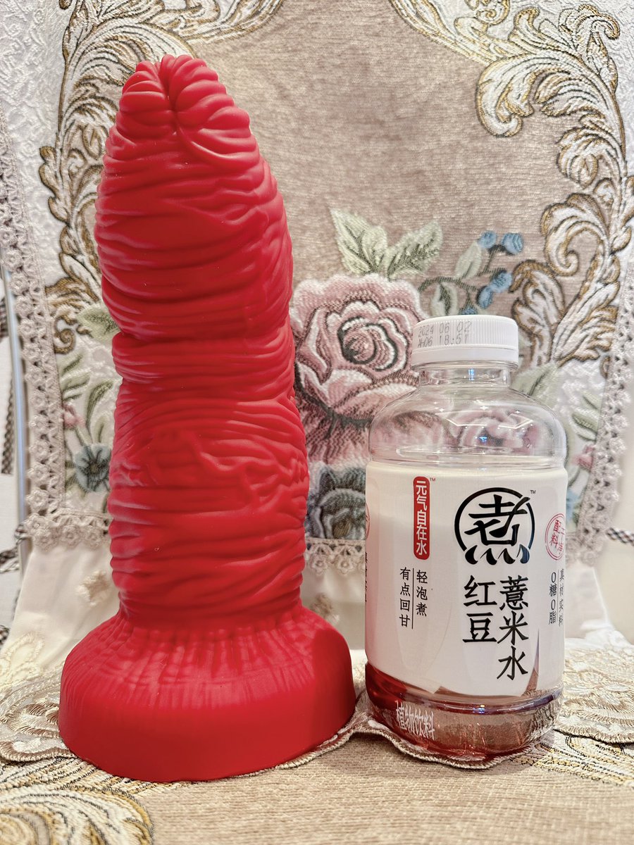 新玩具败北了！
8cm第一次进，不疼但是出血了…休息一个礼拜吧😭
#伪娘 #扩肛 #拳交 #女装大佬