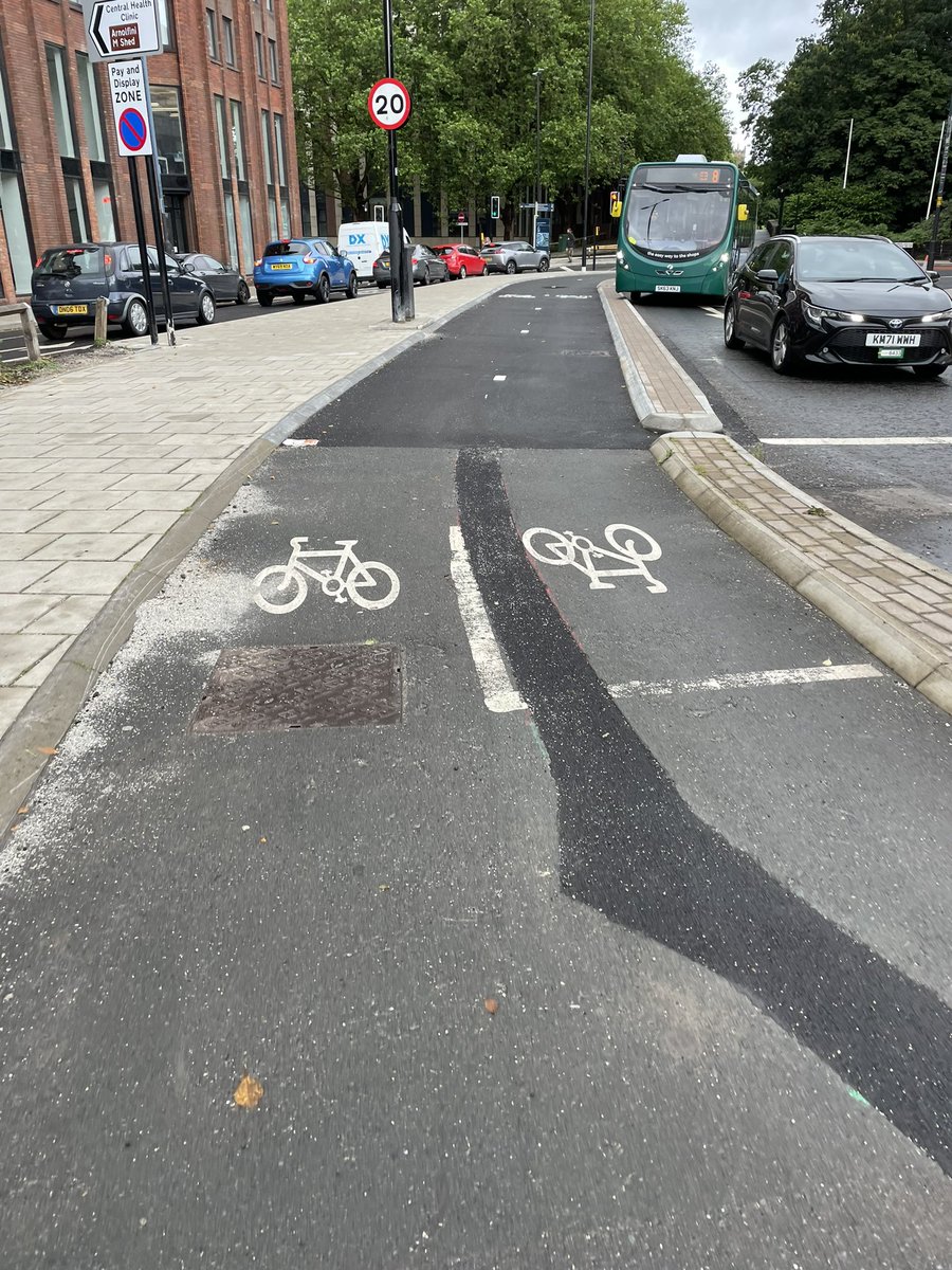 ZoeBanksGross's tweet photo. Happy scenery from my #cyclecommute. The Old Market gap is smooth riding now. Thanks @BristolCouncil ! https://t.co/G67ue2Ihvq