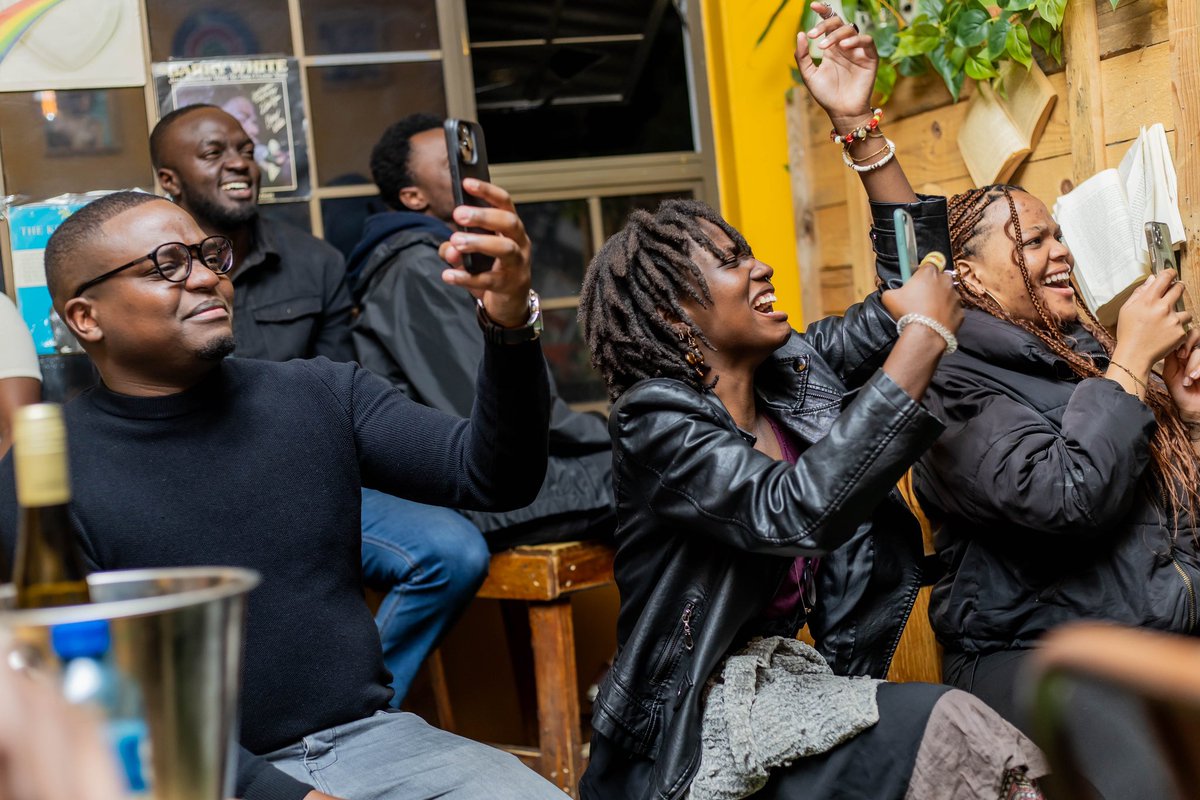 COMEDYHOURSTAGE's tweet photo. Meisters of Comedy presented by Vinyls Comedy Hour 🦌 July edition 🥂

Thank you for coming the, see you all again in August 🧡

📸: @Leoviich 📍@vinylswhk https://t.co/piQmQeRgA7