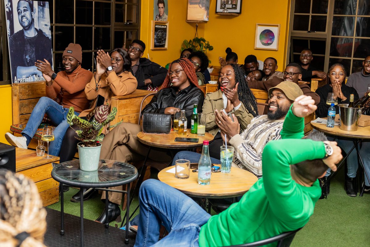 COMEDYHOURSTAGE's tweet photo. Meisters of Comedy presented by Vinyls Comedy Hour 🦌 July edition 🥂

Thank you for coming the, see you all again in August 🧡

📸: @Leoviich 📍@vinylswhk https://t.co/piQmQeRgA7