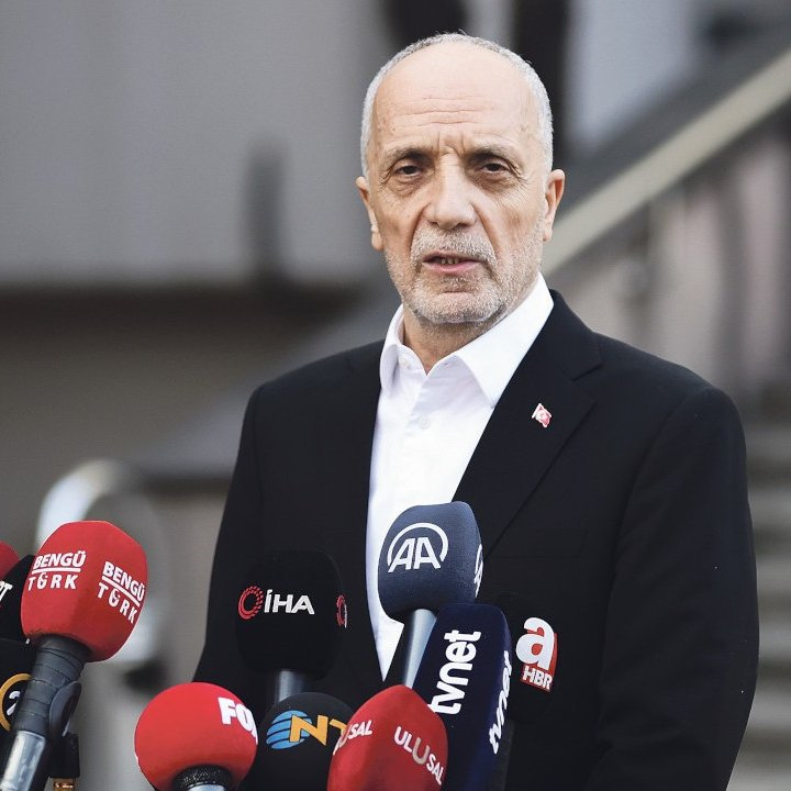 bpthaber's tweet photo. TÜRK-İŞ Başkanı Ergün Atalay:

Şu an bir ekonomik kriz yaşıyoruz. Bu kriz ne 94 krizine, ne 2001 krizine, ne de 2008 krizine benzemiyor. Asgari ücretle 1 ay değil 1 hafta geçinme şansınız yok.

Ülkemizde yüzde 20'lik kesim refah içinde yaşıyor, bedelini yüzde 80 ödüyor. https://t.co/MQozGcrNL0