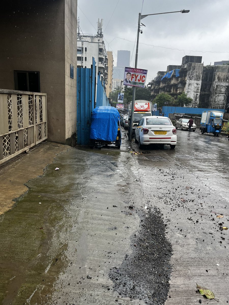 harshaddonde's tweet photo. @mybmcWardPN @MumbaiPolice @mybmc Pathanwadi Malad East. Regular feature of autos been parked on the pavements. Can you please assist in removing https://t.co/6iB2IXzsSC