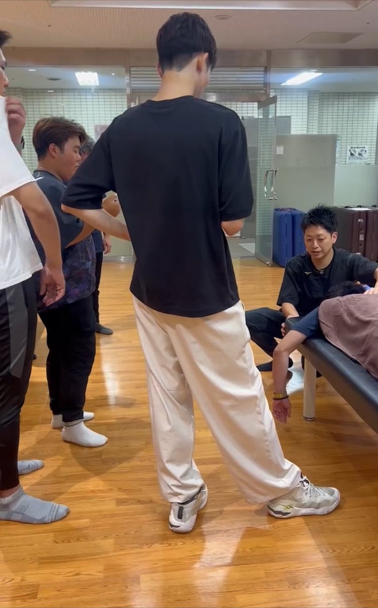 t_zero100's tweet photo. 6月治療道セミナーを開催しました💆‍♂️🏋️

毎月開催しております九州医療スポーツ専門学校の学生さんむけに治療家として必要な技術をレクチャーしています

まだまだ一緒に成長しましょう🔥
興味があればご連絡お待ちしております👍

#九州医療スポーツ専門学校 
#デミさん
#トシさん
#スポーツトレーナー https://t.co/m0DXeIVeRb